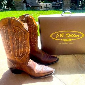 Men’s size 12 cowboy boots. Never been worn, tag still on item, box included